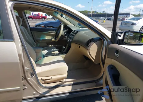 2004 Honda Accord 2.4 Lx z USA, uszkodzony, nr VIN 1HGCM56364A069177